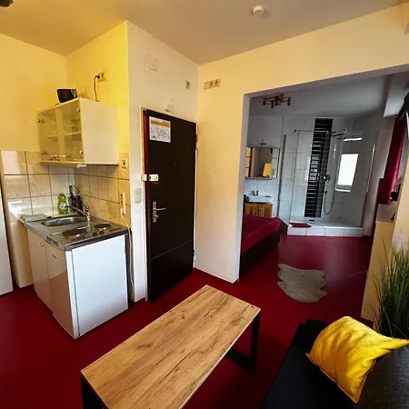 Femina - Direkt Im Rotlichtviertel *