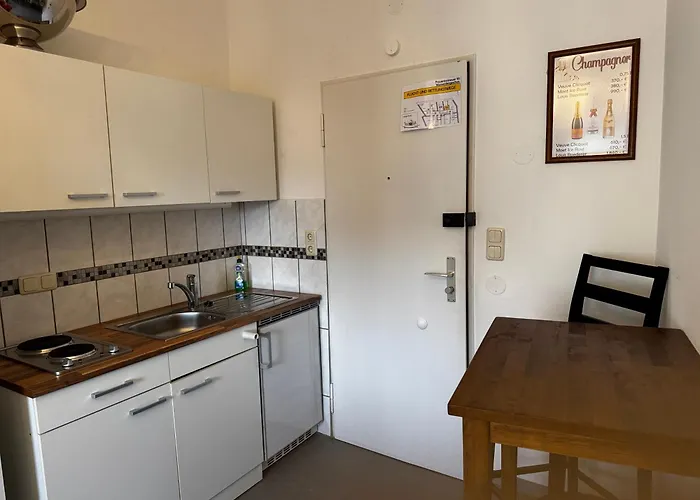 Liefdeshotel Femina - Direkt Im Rotlichtviertel